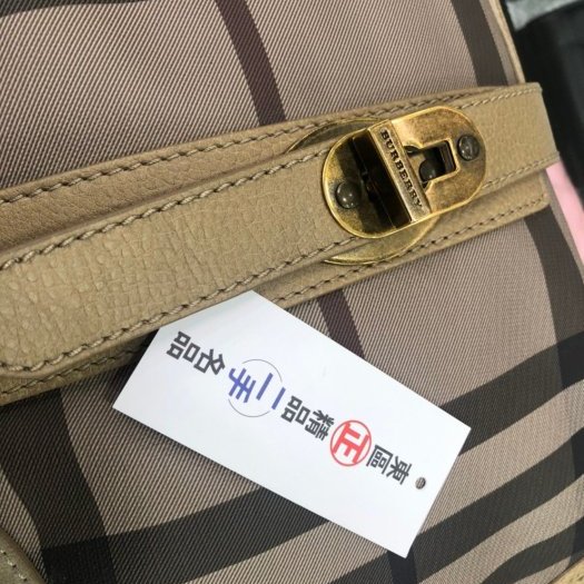 東區正精品㊣ Burberry 灰色皮革經典格紋肩背包手提包 RZ1552-4