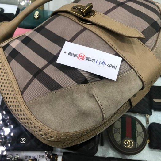 東區正精品㊣ Burberry 灰色皮革經典格紋肩背包手提包 RZ1552-5