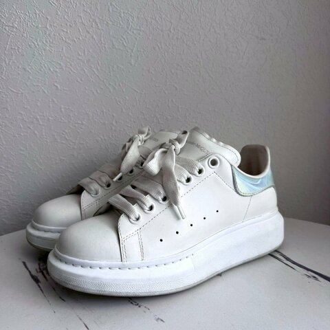 Alexander McQueen 白色幻彩厚底小白鞋