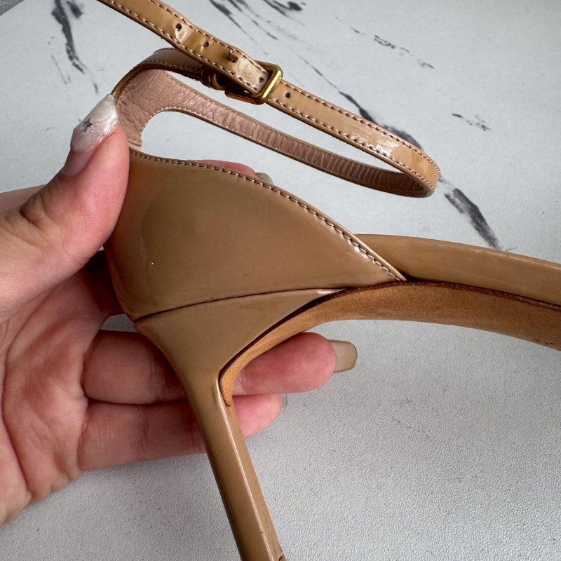 YSL 駝色漆皮細跟涼鞋-12