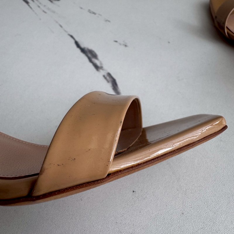 YSL 駝色漆皮細跟涼鞋-14