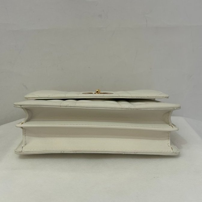 DIOR 白色金釦MISS CARO MINI-4