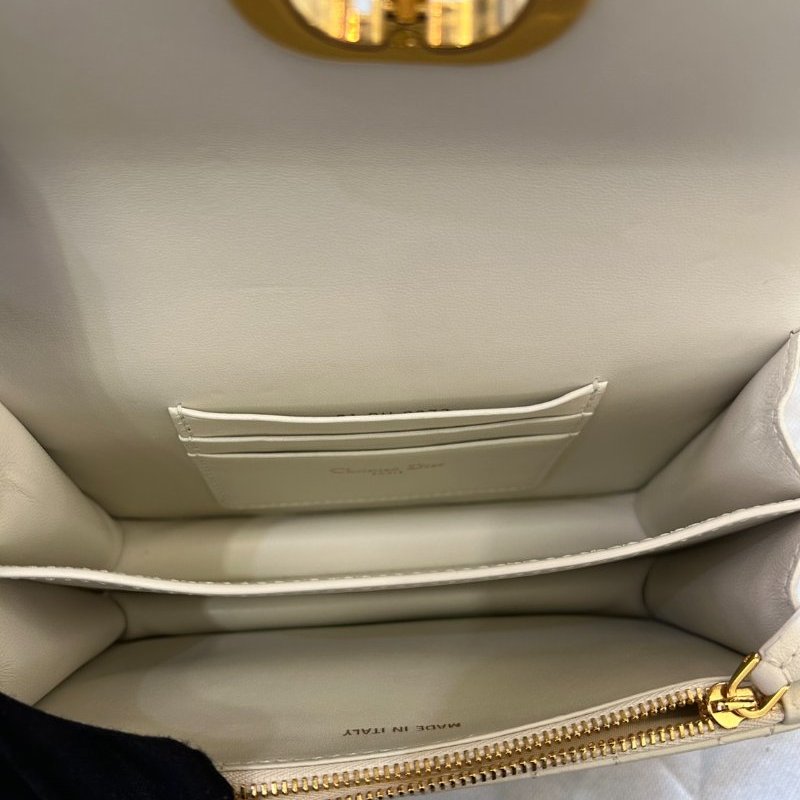 DIOR 白色金釦MISS CARO MINI-8