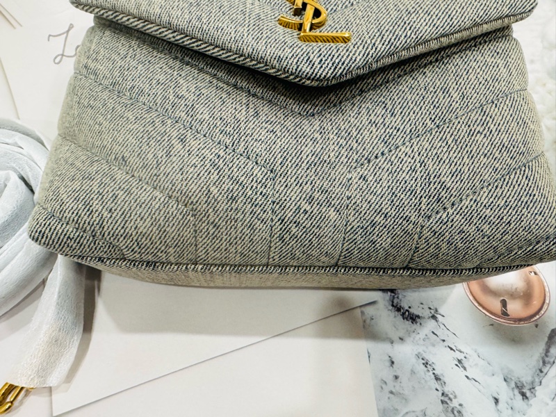 全新YSL Lou Lou V紋斜背包-3