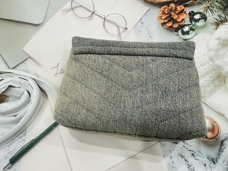 全新YSL Lou Lou V紋斜背包-7