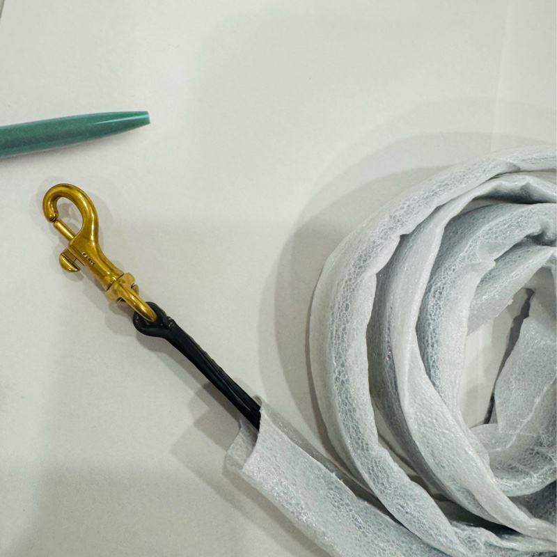 全新YSL Lou Lou V紋斜背包-19