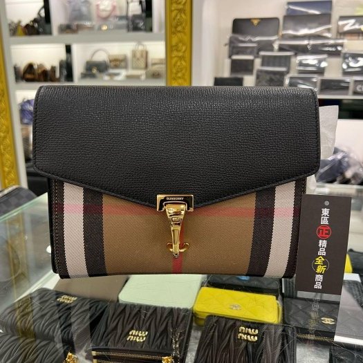 東區正精品㊣BURBERRY 8080321 MACKEN 全新黑色皮革拼格紋金釦釦式翻蓋肩背包斜背包 RZ5414-0