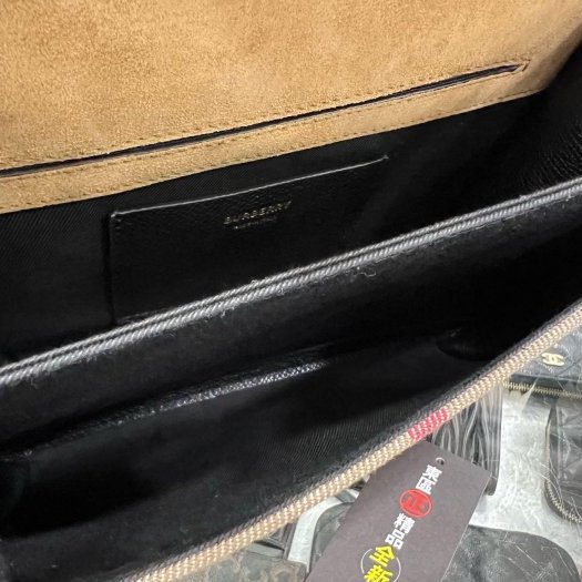 東區正精品㊣BURBERRY 8080321 MACKEN 全新黑色皮革拼格紋金釦釦式翻蓋肩背包斜背包 RZ5414-4