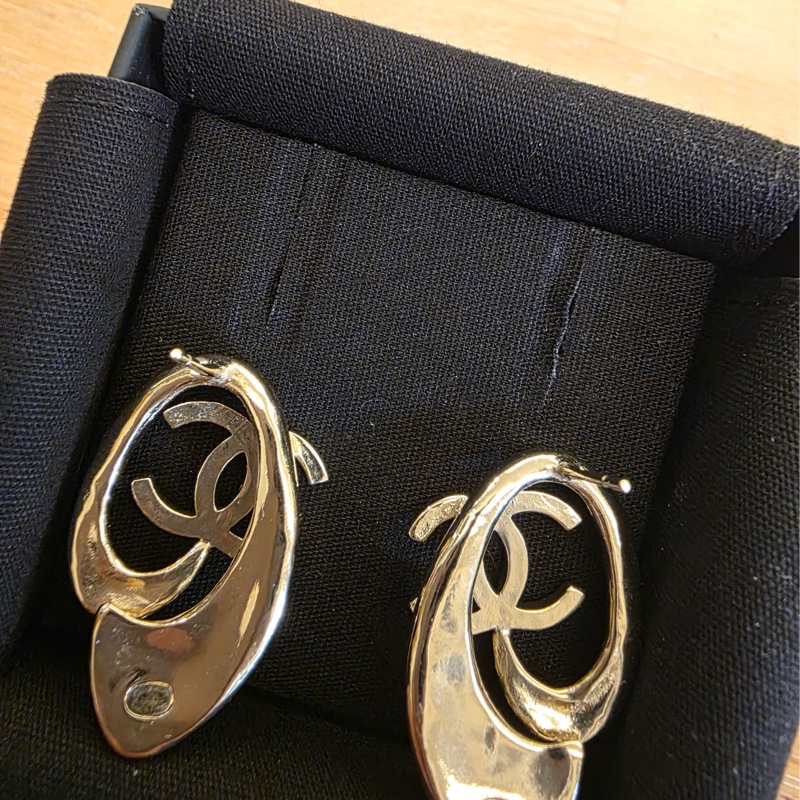 Chanel橢圓水鑽耳環-4