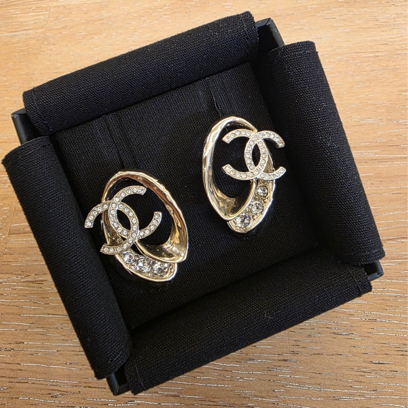 Chanel橢圓水鑽耳環-5
