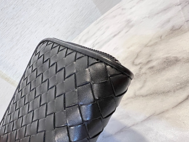 BV黑羊皮小編織黑釦ㄇ拉8卡長夾-6