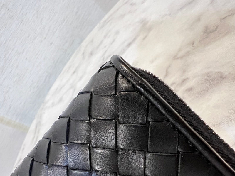 BV黑羊皮小編織黑釦ㄇ拉8卡長夾-7