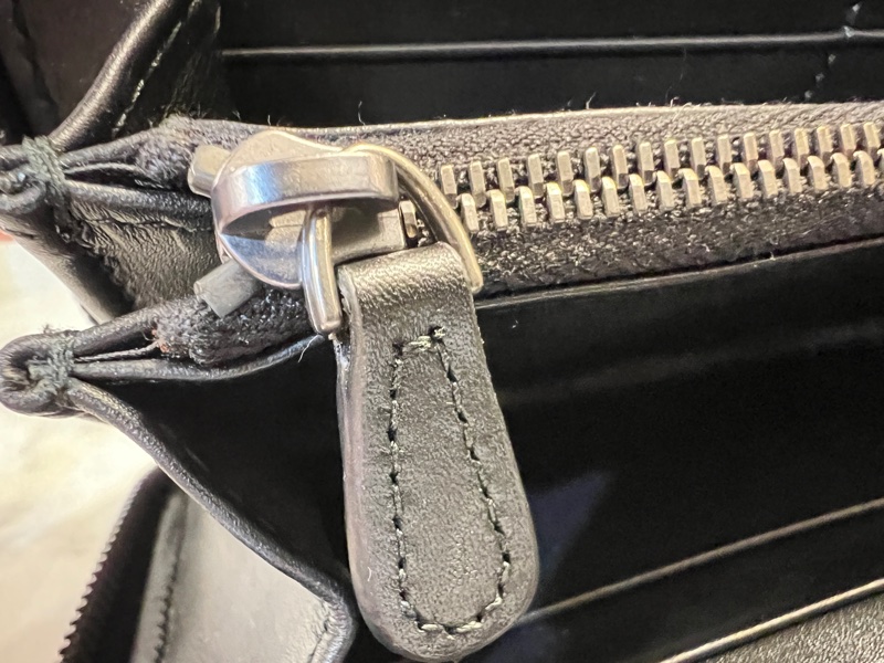 BV黑羊皮小編織黑釦ㄇ拉8卡長夾-11