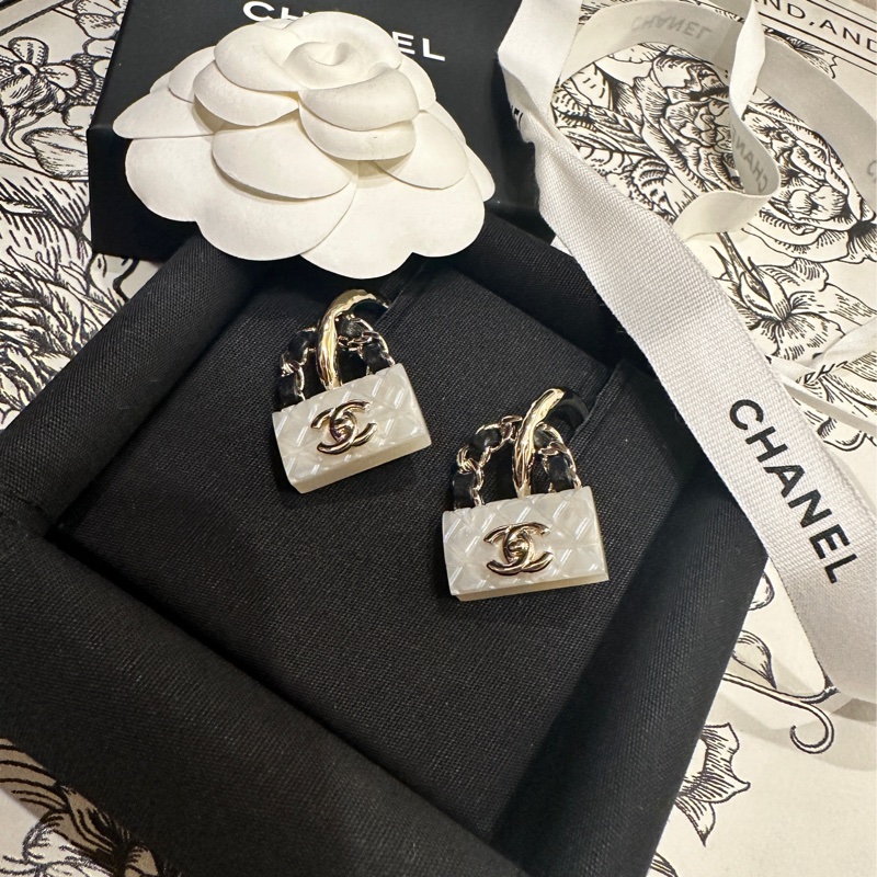 Chanel皮穿鏈包包菱格耳環-0
