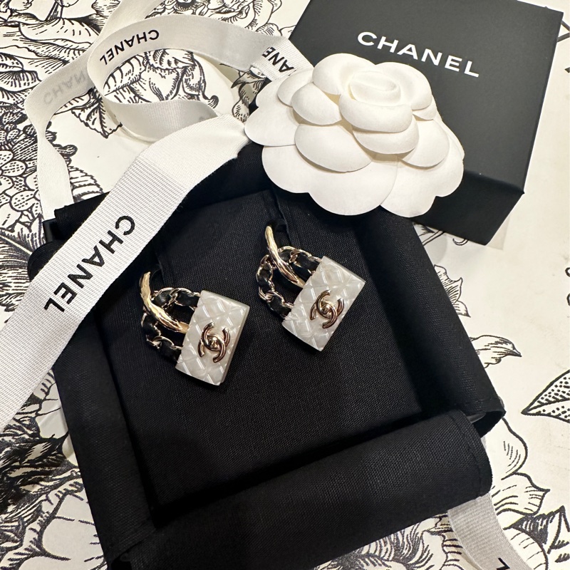 Chanel皮穿鏈包包菱格耳環-2