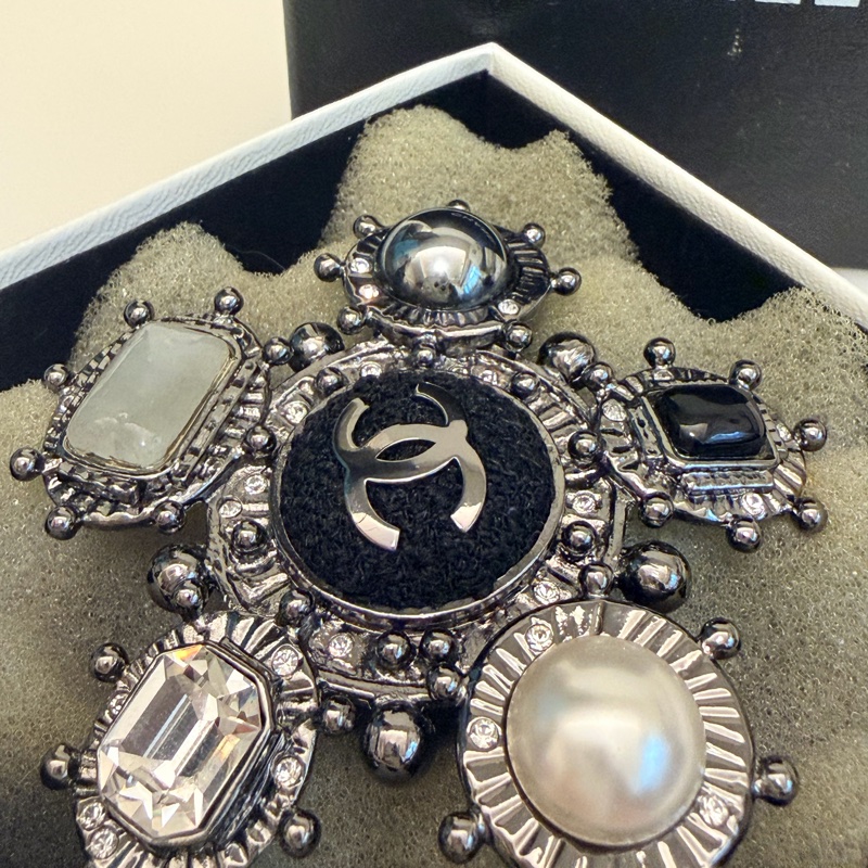 🍒 香奈兒 CHANEL 巴洛克風格胸針/黑、白珍珠/月光石/黑瑪瑙/ 2F260103-1-2