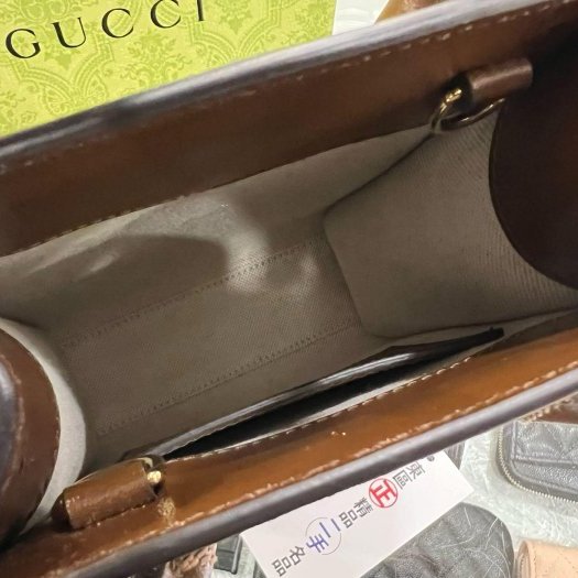 東區正精品㊣GUCCI 671623 咖啡色皮革金釦琴譜包斜背包手機包 RZ5387-3