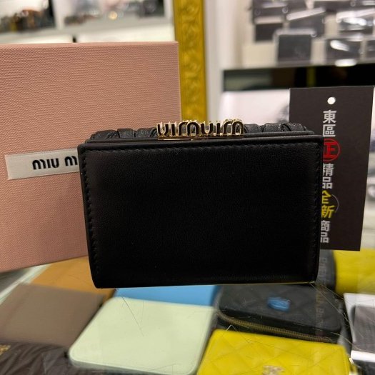 東區正精品㊣MIU MIU 5ME005 全新黑色全皮皺摺三折金釦短夾 RZ5385-4