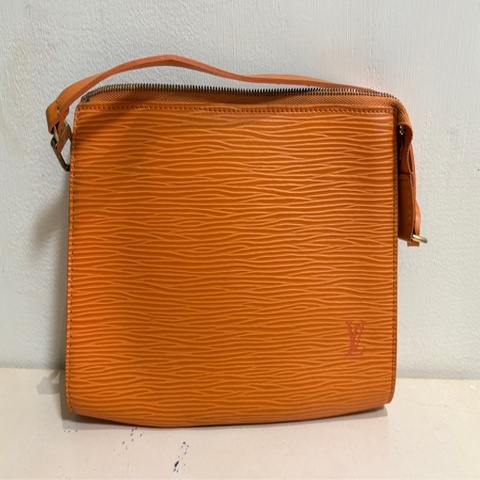 LOUIS VUITTON Orange Epi Leather Pochette Bag 橘色 水波紋 麻將包 腋下包 小廢包 手提 肩背包