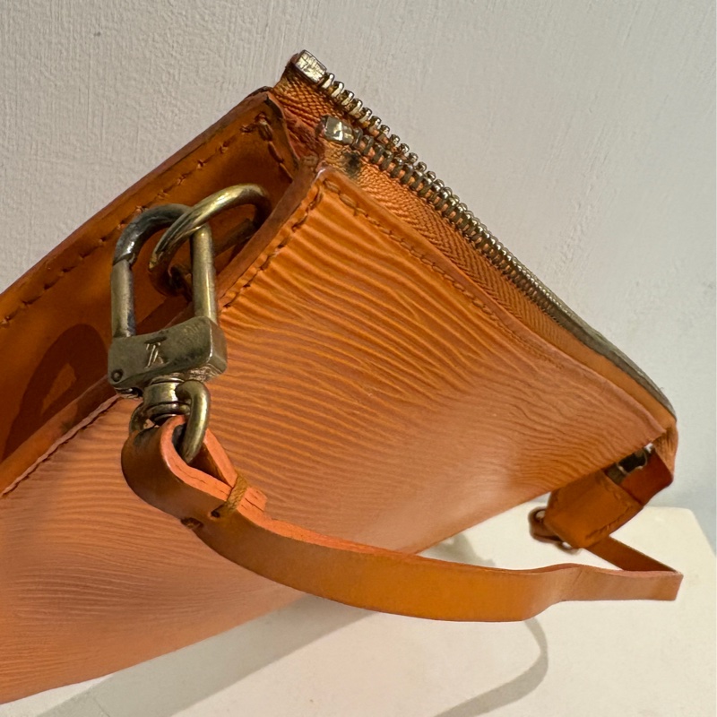 LOUIS VUITTON Orange Epi Leather Pochette Bag 橘色 水波紋 麻將包 腋下包 小廢包 手提 肩背包-2
