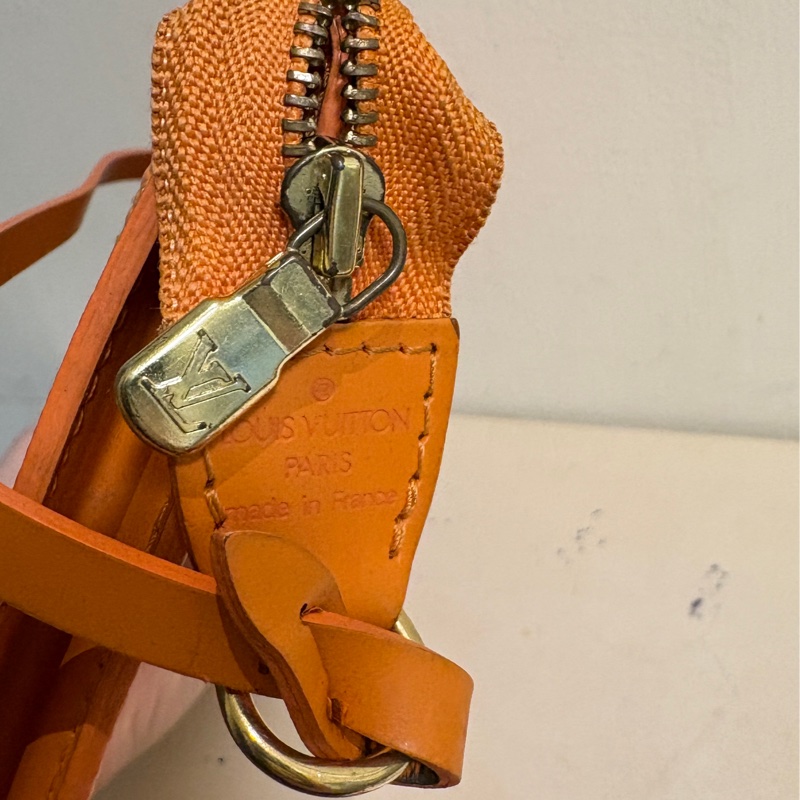 LOUIS VUITTON Orange Epi Leather Pochette Bag 橘色 水波紋 麻將包 腋下包 小廢包 手提 肩背包-3