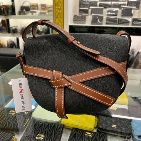 東區正精品㊣LOEWE GATE 黑色荔枝紋拼焦糖色牛皮斜背包郵差包馬鞍包綁帶禮物包小款 RZ5034