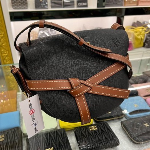 東區正精品㊣LOEWE GATE 黑色荔枝紋拼焦糖色牛皮斜背包郵差包馬鞍包綁帶禮物包小款 RZ5034-1