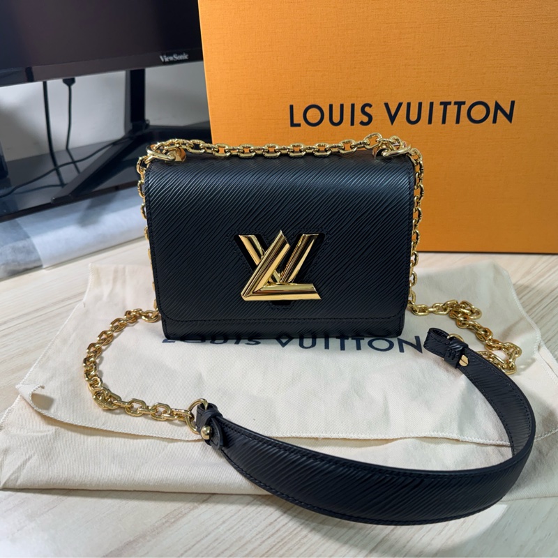 LOUIS VUITTON Twist PM 黑金（近全新含防塵袋及盒子）-5