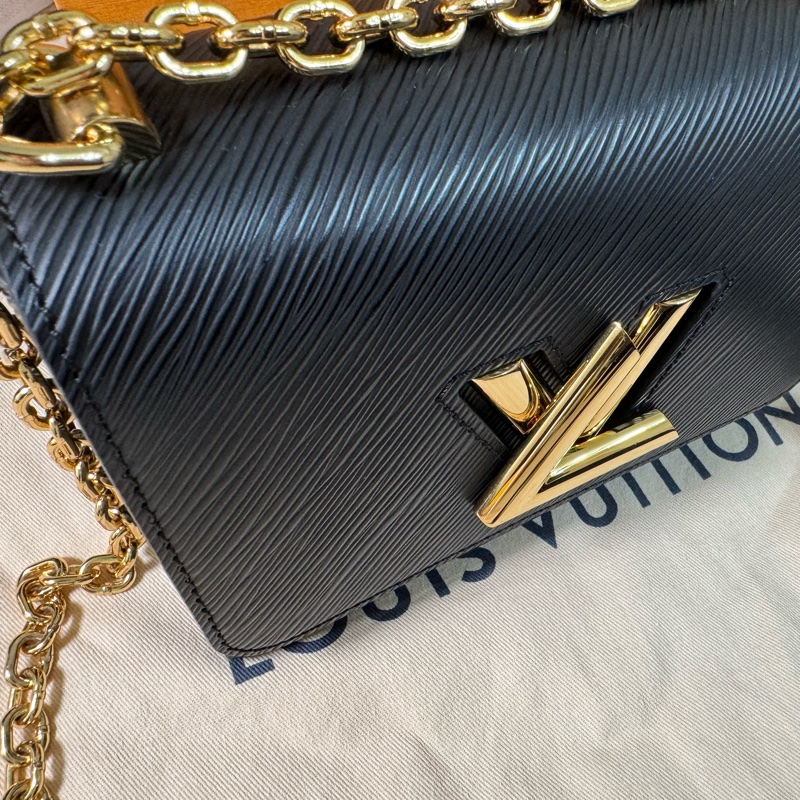 LOUIS VUITTON Twist PM 黑金（近全新含防塵袋及盒子）-11