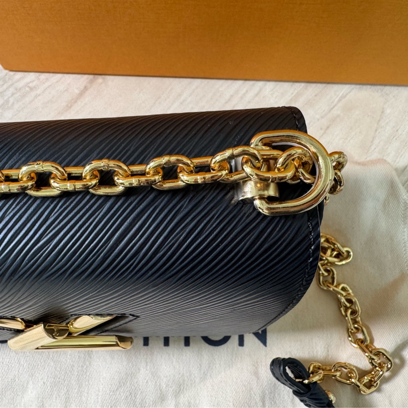 LOUIS VUITTON Twist PM 黑金（近全新含防塵袋及盒子）-13