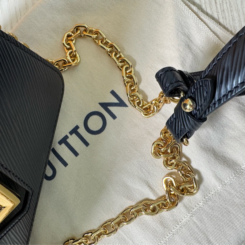 LOUIS VUITTON Twist PM 黑金（近全新含防塵袋及盒子）-14