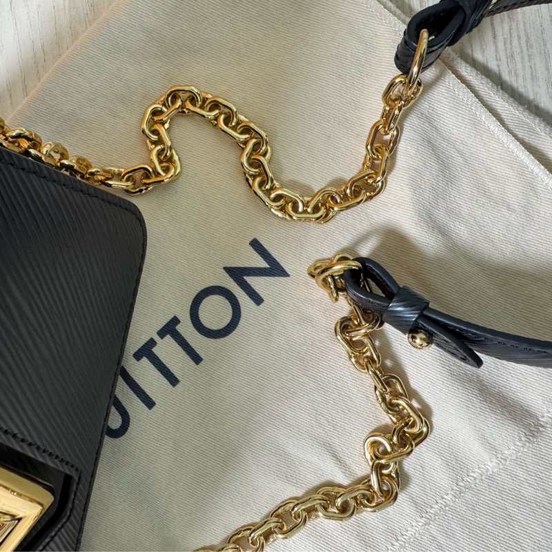 LOUIS VUITTON Twist PM 黑金（近全新含防塵袋及盒子）-15