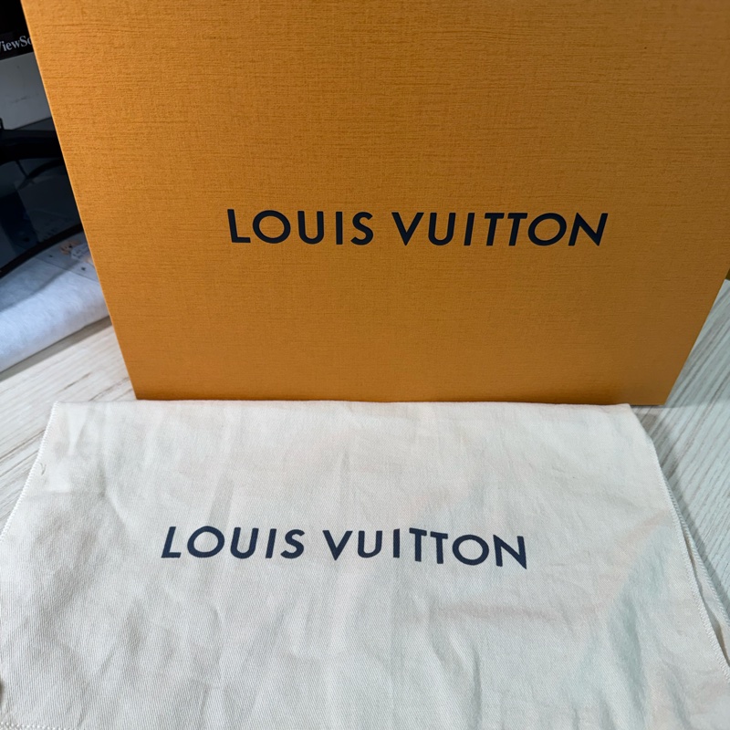 LOUIS VUITTON Twist PM 黑金（近全新含防塵袋及盒子）-17