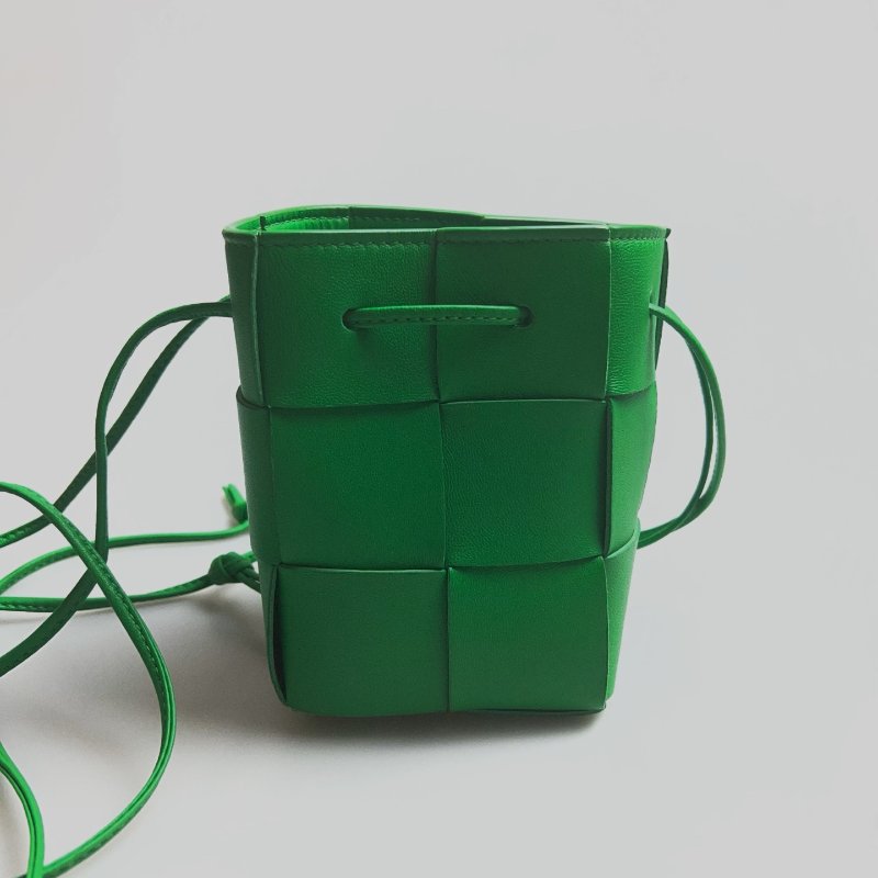 BV 晶片款 2*3綠水桶包-1