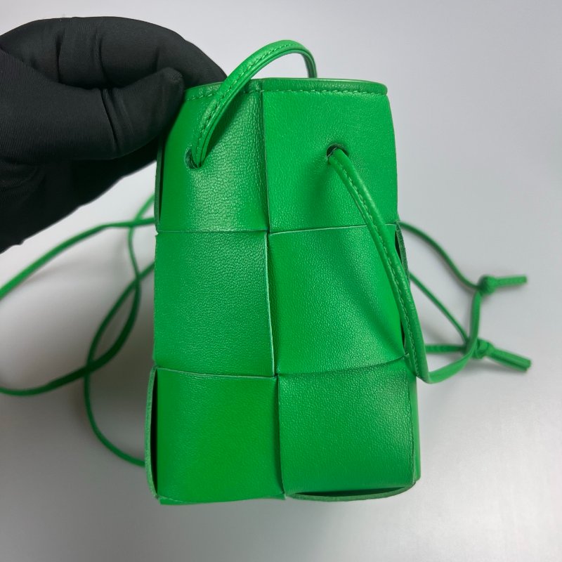 BV 晶片款 2*3綠水桶包-2