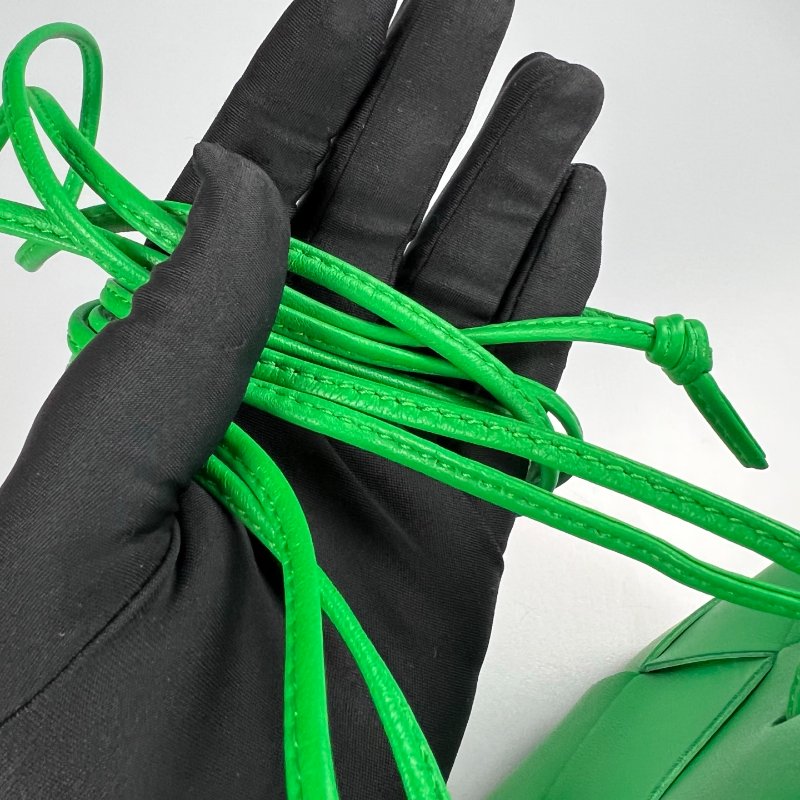 BV 晶片款 2*3綠水桶包-6