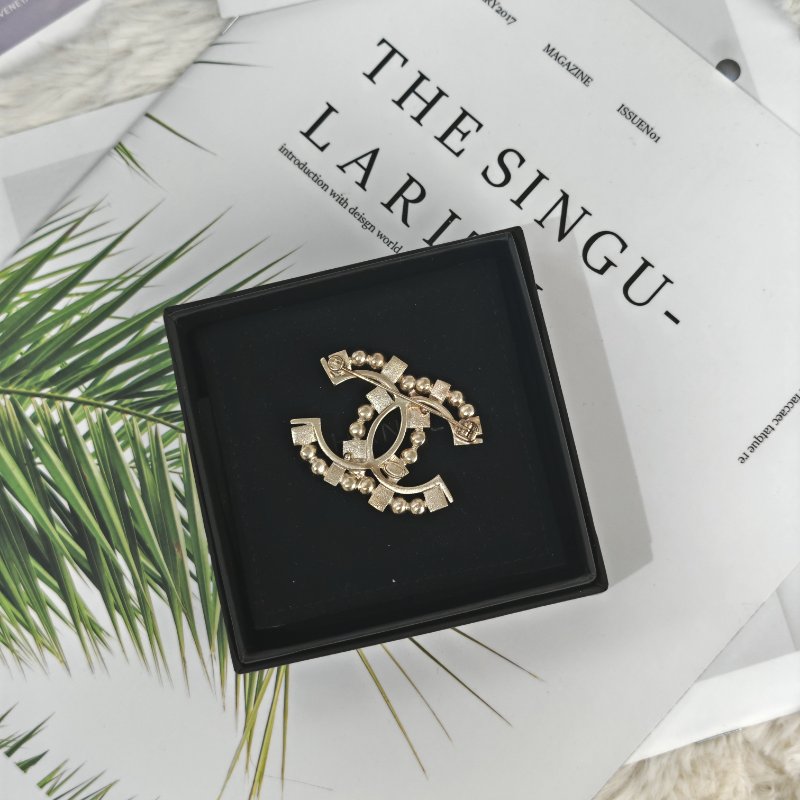 Chanel 水晶胸針-1