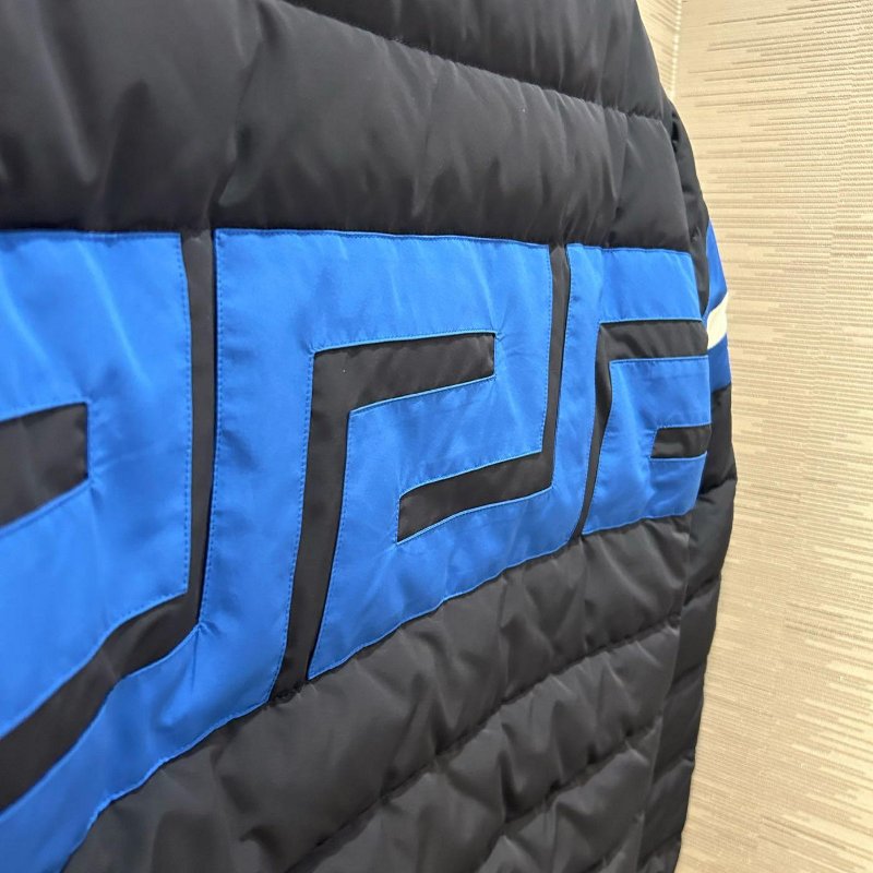 💎Han's house精品服飾💎VERSACE 凡賽斯 頂級黑牌 雙面穿 羽絨 外套 原價53500-3