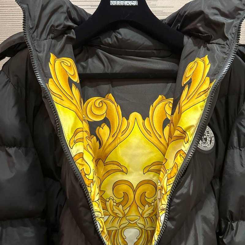 💎Han's house精品服飾💎VERSACE 凡賽斯 頂級黑牌 巴洛克 雙面 羽絨 外套-1