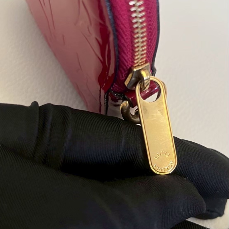 LV紅色漆皮愛心零錢包-7