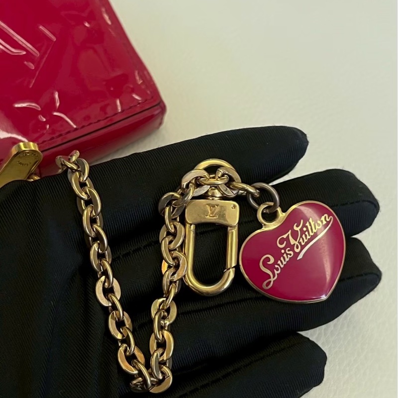 LV紅色漆皮愛心零錢包-8