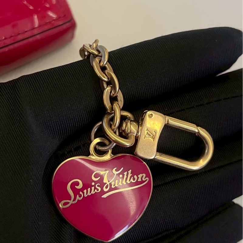 LV紅色漆皮愛心零錢包-11