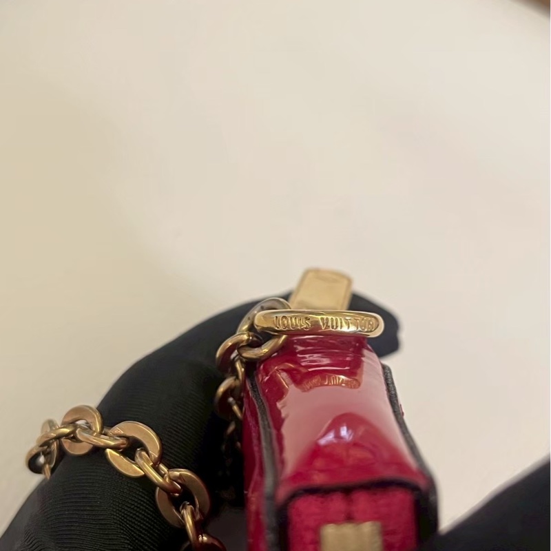 LV紅色漆皮愛心零錢包-12