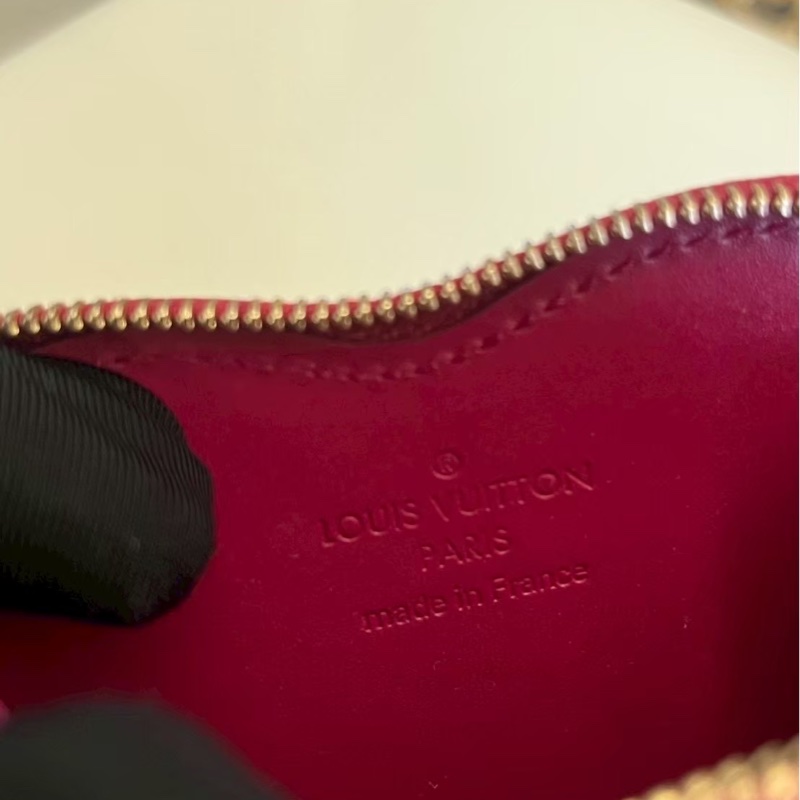 LV紅色漆皮愛心零錢包-14