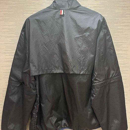 💎Han's house精品服飾💎Thom Browne TB 尼龍 風衣 外套 手袖可拆 原價 55000-5