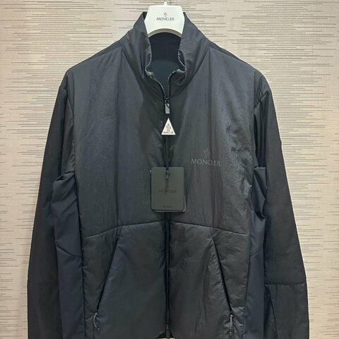 💎Han's house精品服飾💎moncler  Farret消光 黑牌 防水 風衣 連帽 外套  原價 34400