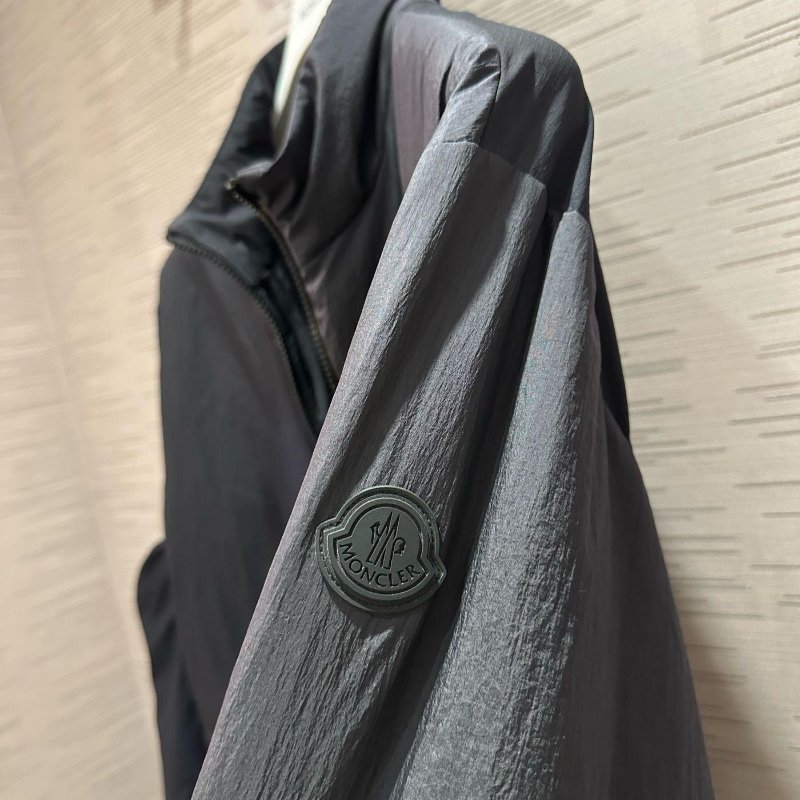 💎Han's house精品服飾💎moncler  Farret消光 黑牌 防水 風衣 連帽 外套  原價 34400-2