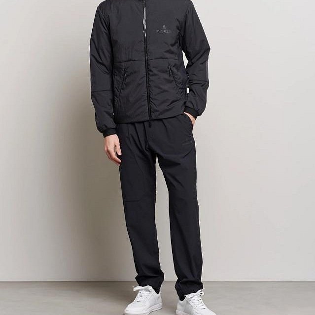 💎Han's house精品服飾💎moncler  Farret消光 黑牌 防水 風衣 連帽 外套  原價 34400-5