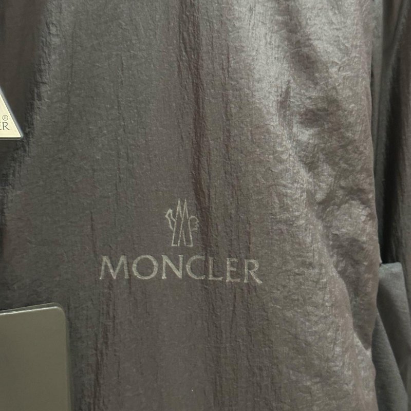 💎Han's house精品服飾💎moncler  Farret消光 黑牌 防水 風衣 連帽 外套  原價 34400-7