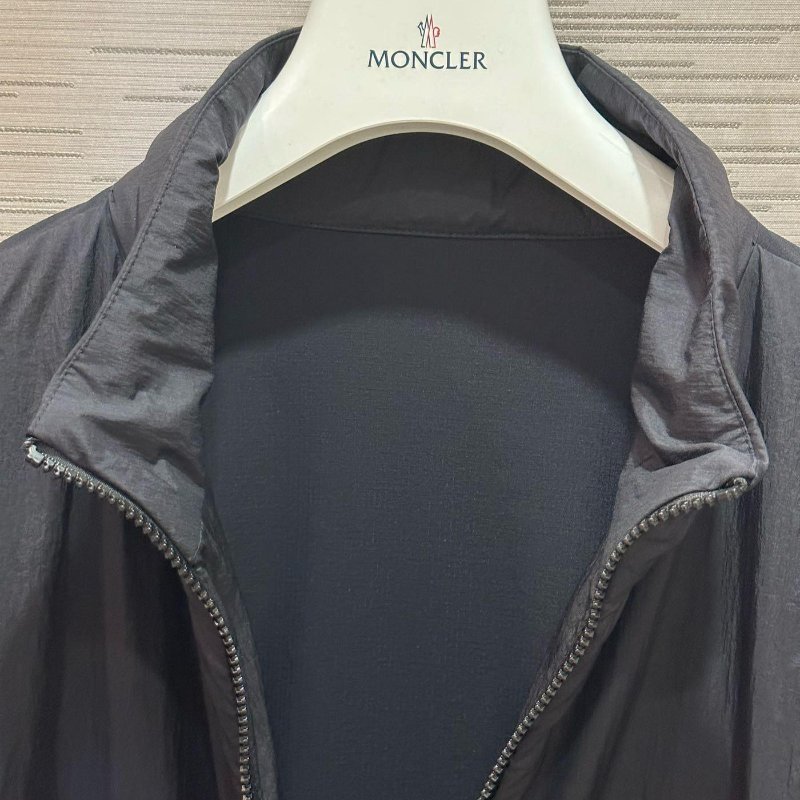 💎Han's house精品服飾💎moncler  Farret消光 黑牌 防水 風衣 連帽 外套  原價 34400-9